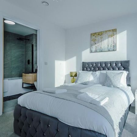 Stunning 2-Bed Premium Apartment - Free Wi-Fi Престон Экстерьер фото