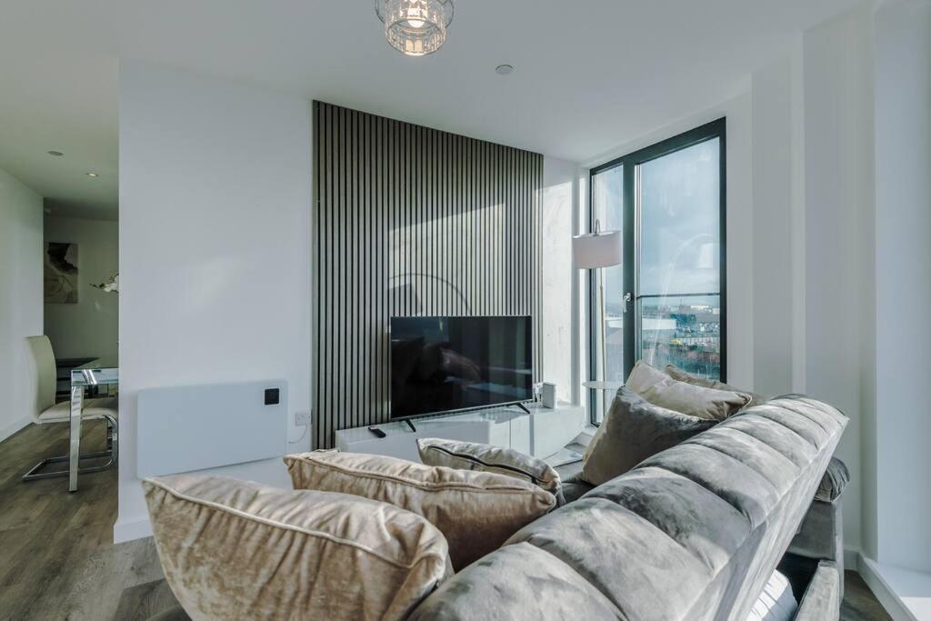 Stunning 2-Bed Premium Apartment - Free Wi-Fi Престон Экстерьер фото
