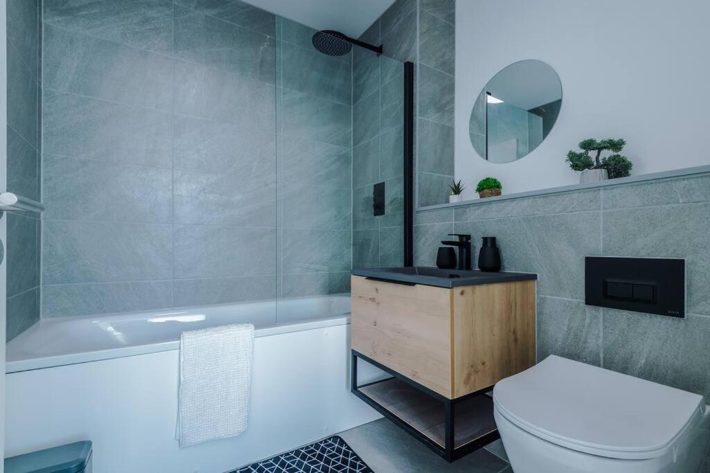 Stunning 2-Bed Premium Apartment - Free Wi-Fi Престон Экстерьер фото