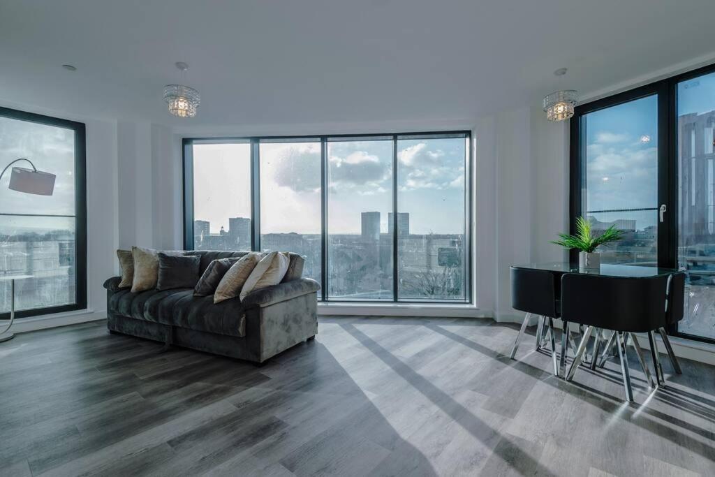 Stunning 2-Bed Premium Apartment - Free Wi-Fi Престон Экстерьер фото