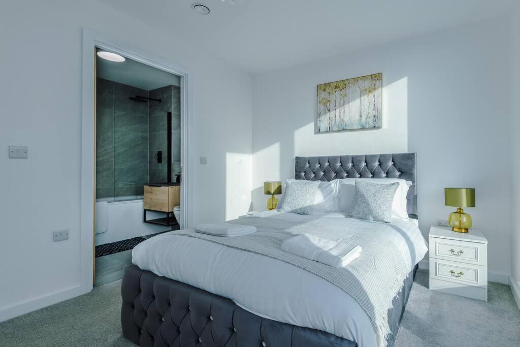 Stunning 2-Bed Premium Apartment - Free Wi-Fi Престон Экстерьер фото