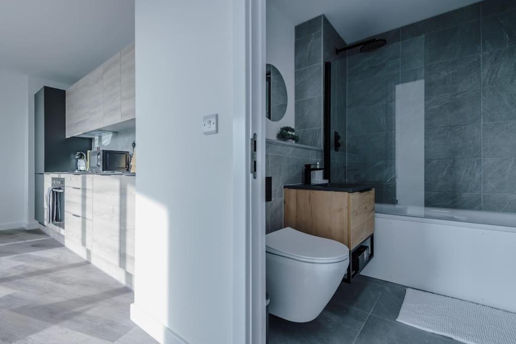 Stunning 2-Bed Premium Apartment - Free Wi-Fi Престон Экстерьер фото